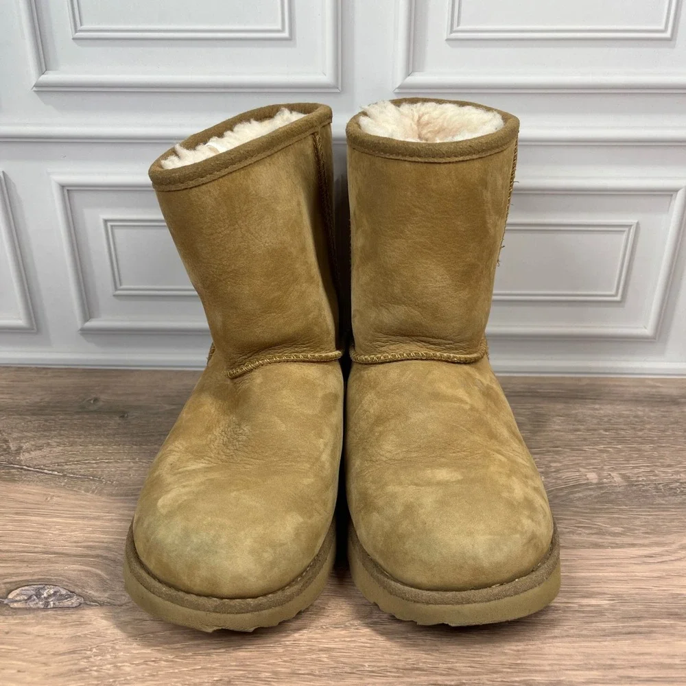 UGG Classic Short II Boots Kids Chestnut Sheepskin Suede 1019622 Size 2